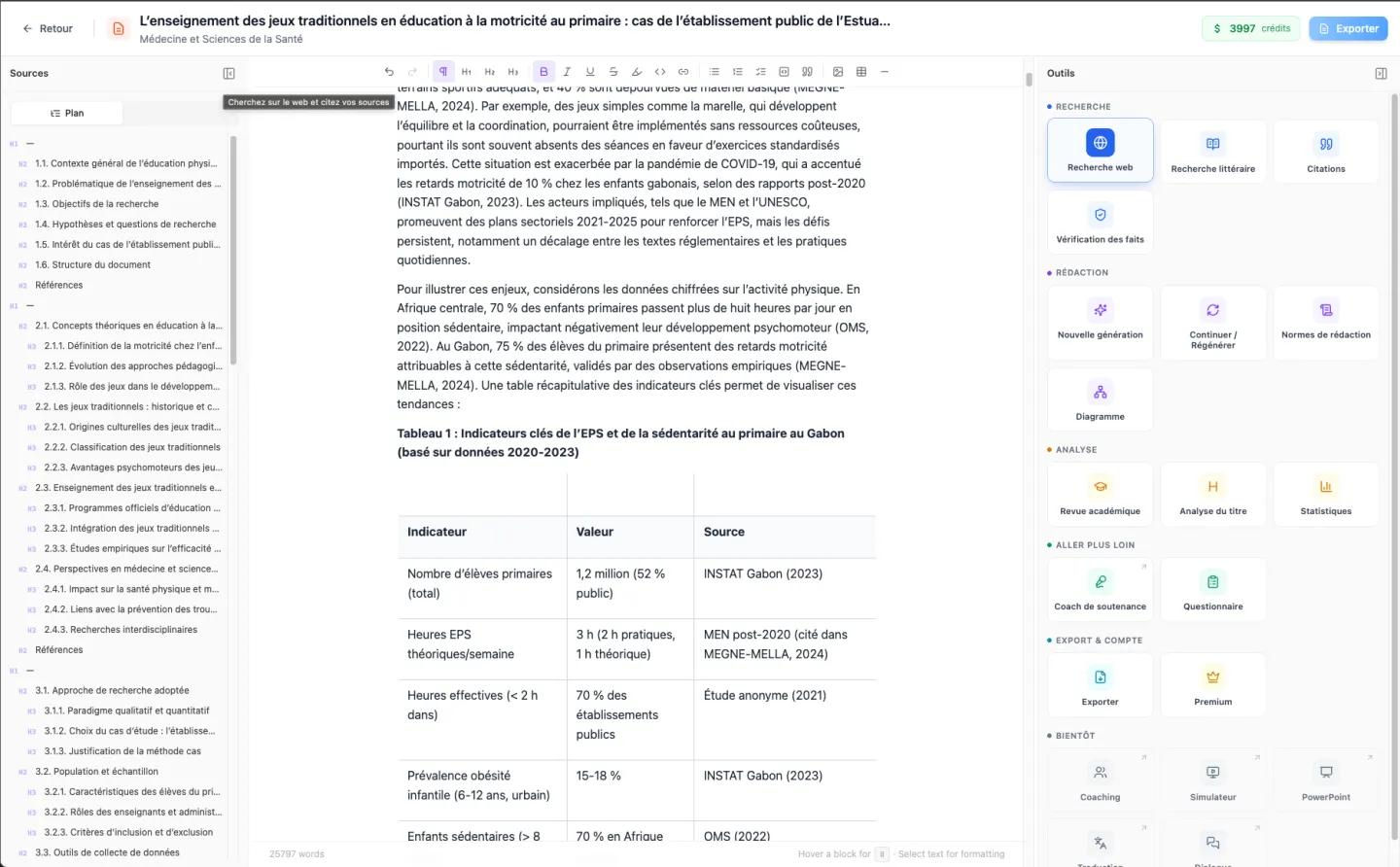 L'éditeur Martha IA : le plan du document à gauche, le texte au centre avec un tableau et des références, et le panneau d'outils à droite.